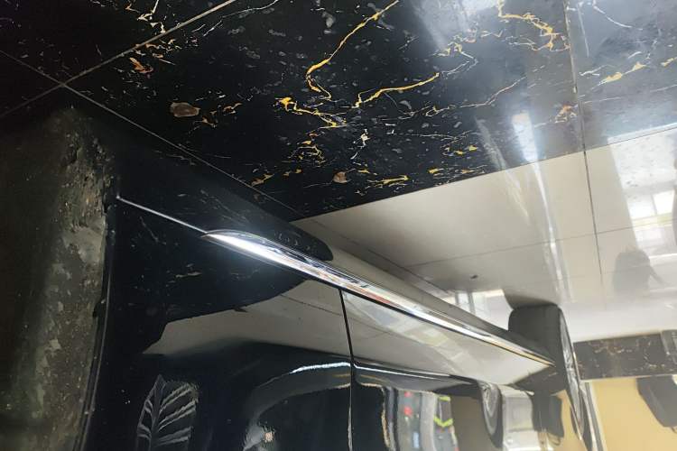 Used Mercedes-Benz E-Class 2021 Facelift E 300 L Stylish Edition Right Side Sill