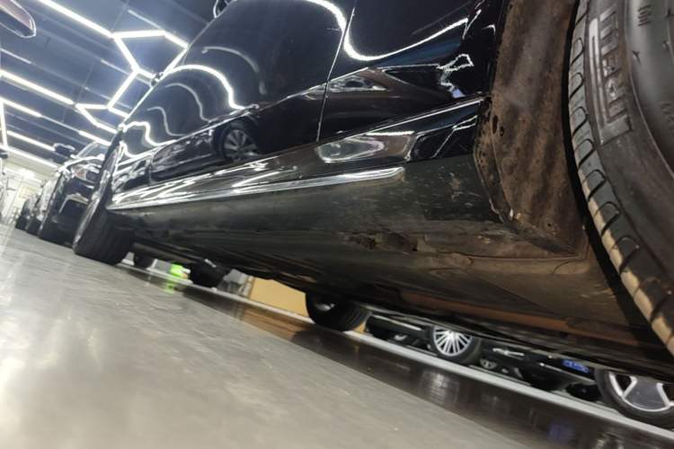 Used Mercedes-Benz E-Class 2021 E 300 L Sport Luxury Edition Right Side Sill