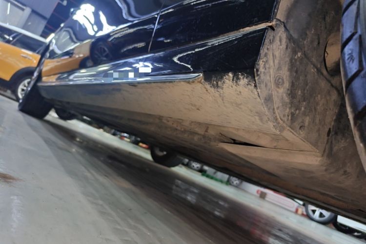 Used Mercedes-Benz E-Class 2021 Restyled E 300 L Sporty and Stylish Edition Right Side Sill
