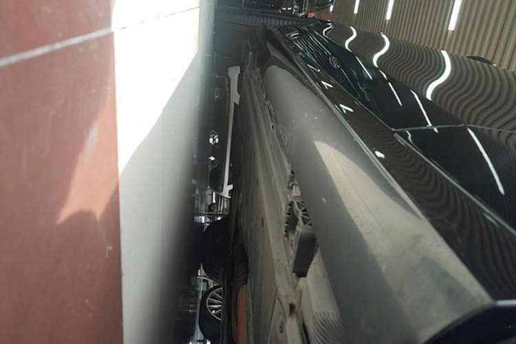 Used Mercedes-Benz E-Class 2021 Updated E 260 Fashion Sport Edition Right Side Sill