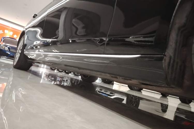 Used Mercedes-Benz E-Class 2021 Facelift E 300 L Stylish Edition Right Side Sill