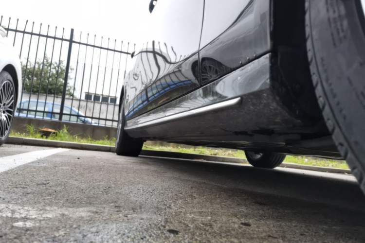 Used Mercedes-Benz E-Class 2021 E 300 L Sport Luxury Edition Right Side Sill