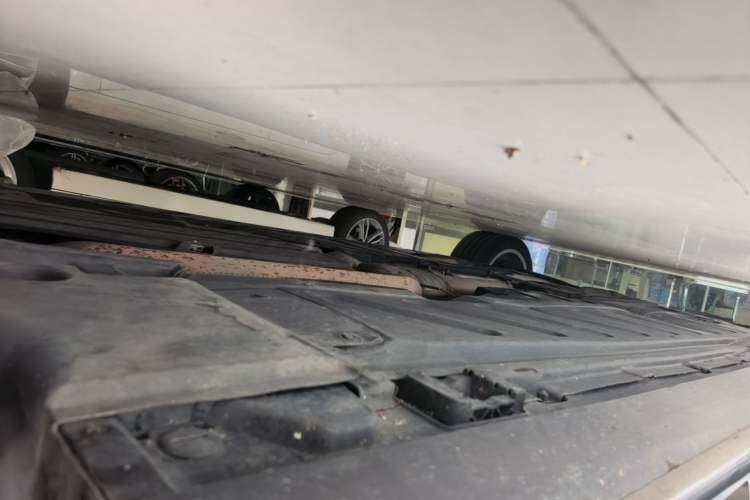 Used Mercedes-Benz E-Class 2021 E 300 L Sporty and Stylish Model Right Side Sill