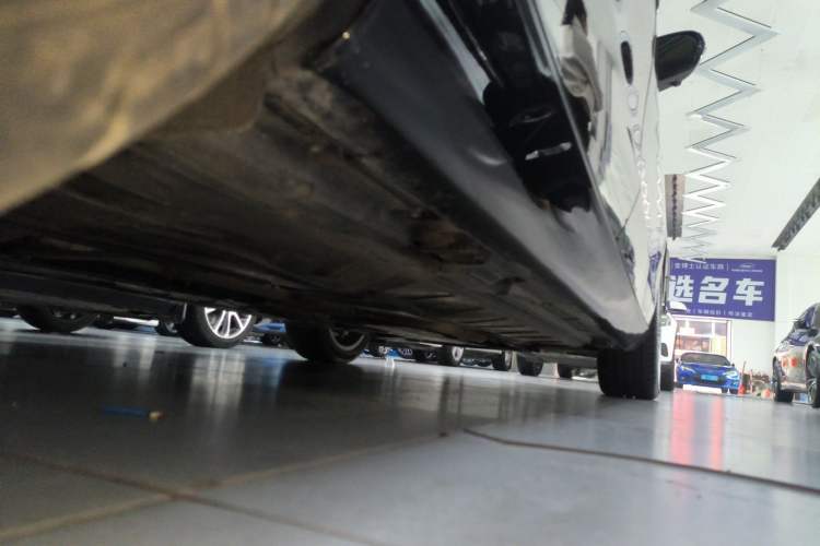 Used Mercedes-Benz E-Class 2021 E 300 L Stylish Model Right Side Sill