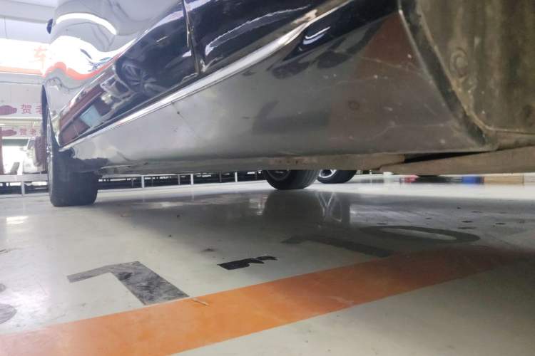 Used Mercedes-Benz E-Class 2021 E 300 L Stylish Model Right Side Sill