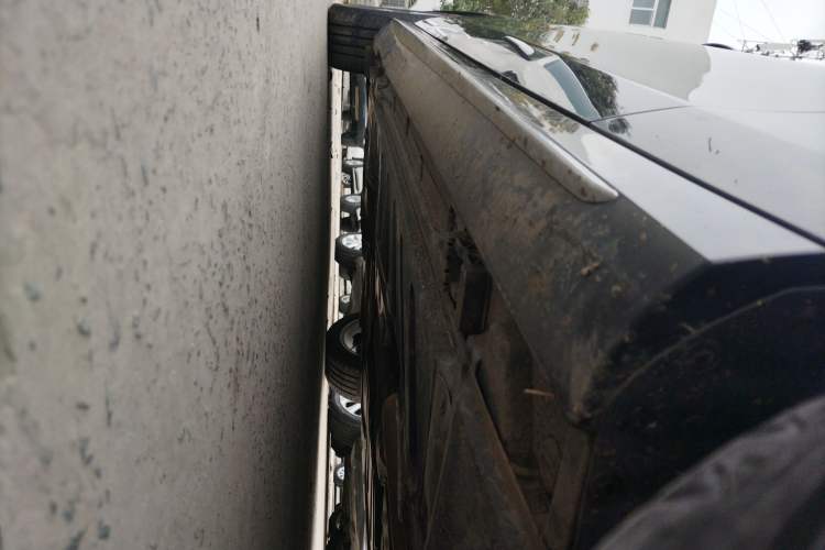 Used Mercedes-Benz E-Class 2021 Restyled E 300 L Sporty and Stylish Edition Right Side Sill