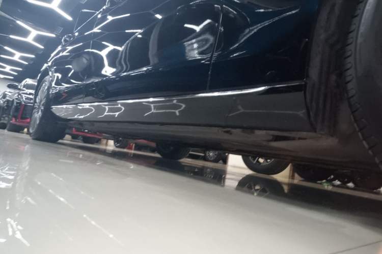 Used Mercedes-Benz E-Class 2021 E 300 L Stylish Model Right Side Sill