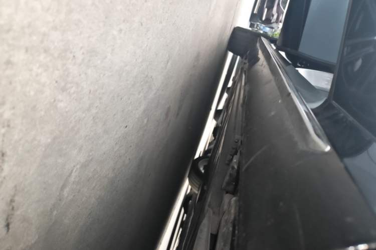 Used Mercedes-Benz E-Class 2021 Restyled E 300 L Sport Luxury Edition Right Side Sill