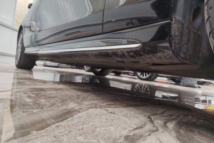 Used Mercedes-Benz E-Class 2021 Restyled E 300 L Sporty and Stylish Edition Right Side Sill