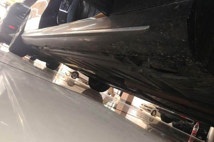 Used Mercedes-Benz E-Class 2021 E 300 L Sporty and Stylish Model Right Side Sill