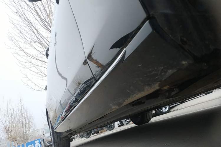 Used Mercedes-Benz E-Class 2021 Facelift E 300 L Stylish Edition Right Side Sill