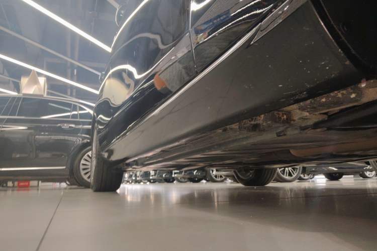 Used Mercedes-Benz E-Class 2021 E 300 L Luxury Model Right Side Sill