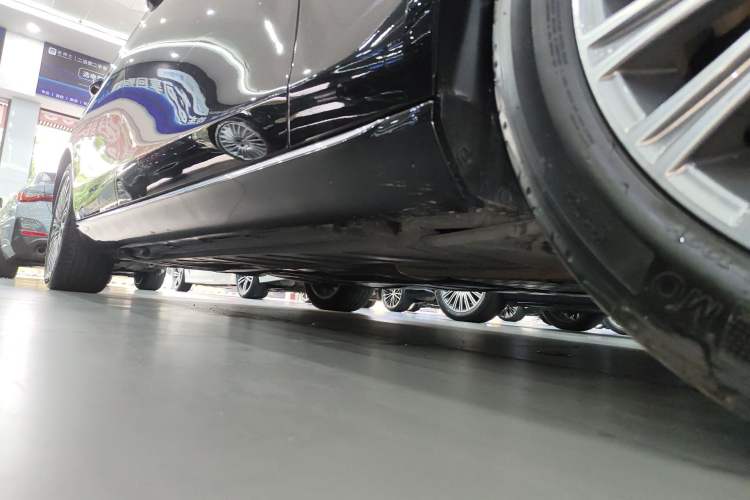 Used Mercedes-Benz E-Class 2021 E 300 L Luxury Model Right Side Sill