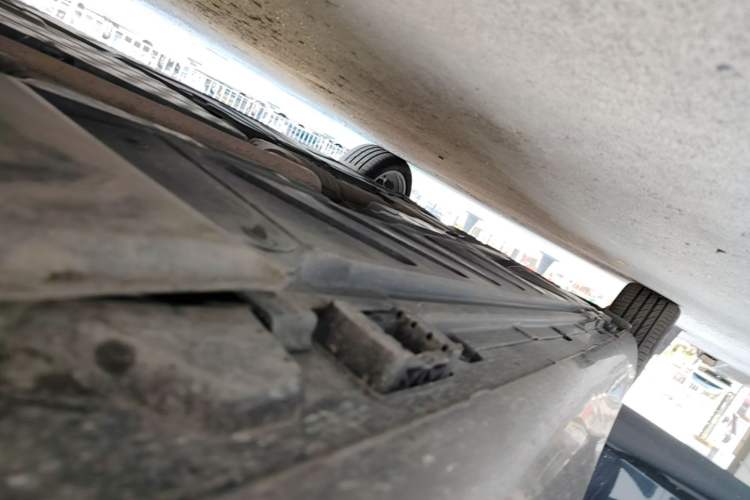 Used Mercedes-Benz E-Class 2021 E 300 L Stylish Model Right Side Sill