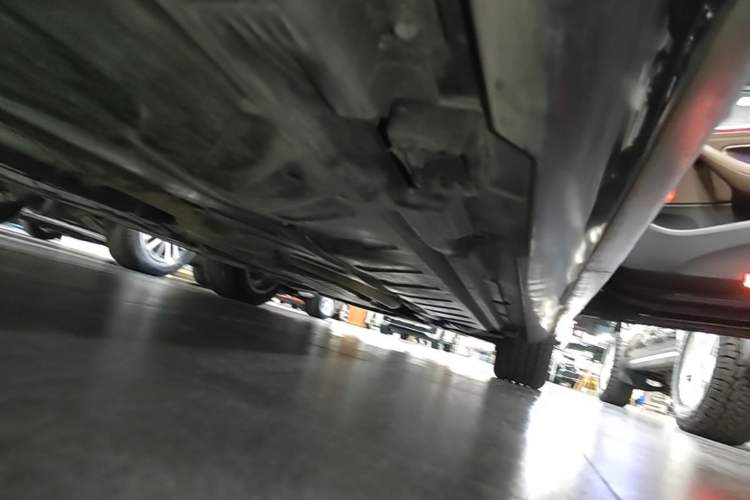 Used Mercedes-Benz E-Class 2021 E 300 L Sporty and Stylish Model Right Side Sill