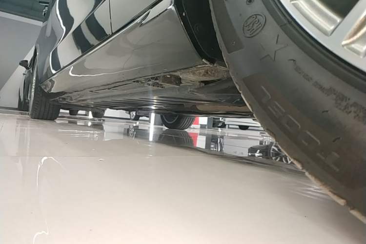 Used Mercedes-Benz E-Class 2021 Restyled E 300 L Luxury Edition Right Side Sill
