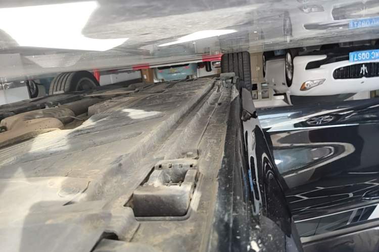 Used Mercedes-Benz E-Class 2021 E 300 L Luxury Model Right Side Sill