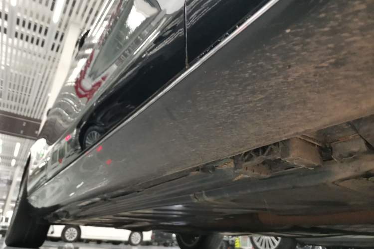 Used Mercedes-Benz E-Class 2021 Facelift E 300 L Stylish Edition Right Side Sill
