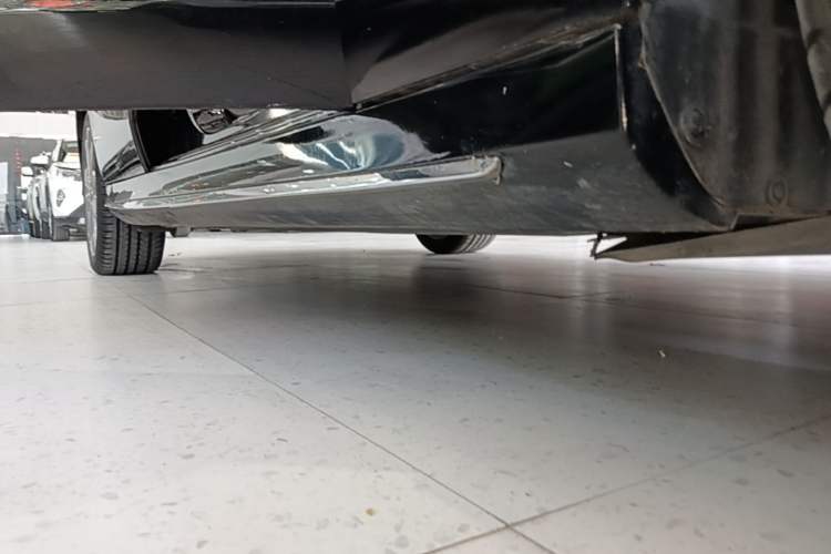Used Mercedes-Benz E-Class 2021 E 300 L Sporty and Stylish Model Right Side Sill