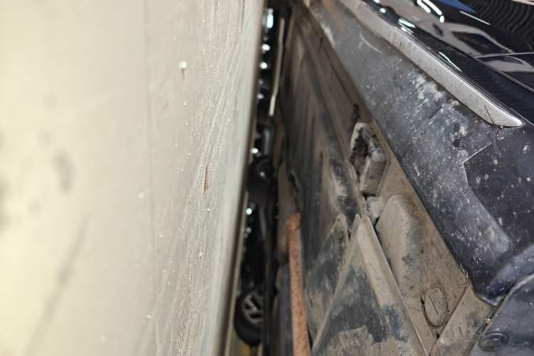 Used Mercedes-Benz E-Class 2021 E 300 L Sport Luxury Edition Right Side Sill