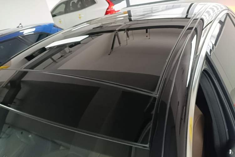 Used Mercedes-Benz E-Class 2021 E 300 L Sporty and Stylish Model Roof