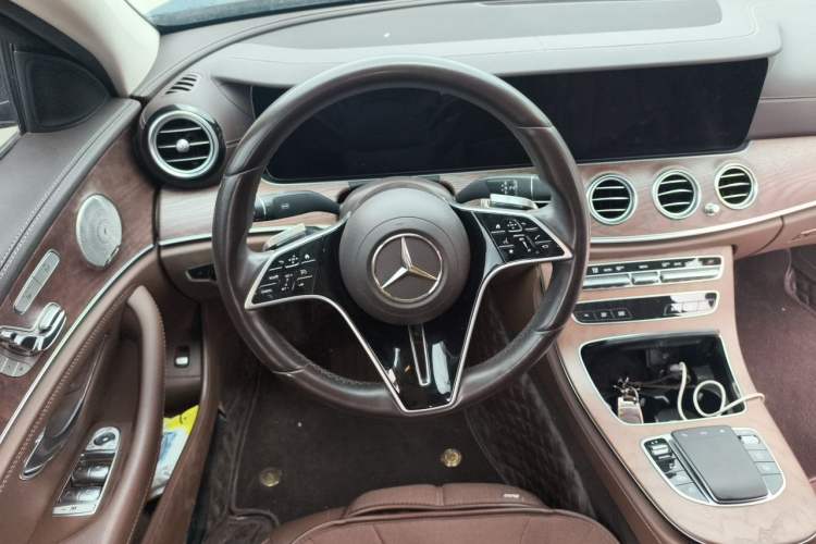 Used Mercedes-Benz E-Class 2021 Restyled E 300 L Luxury Edition Steering Wheel