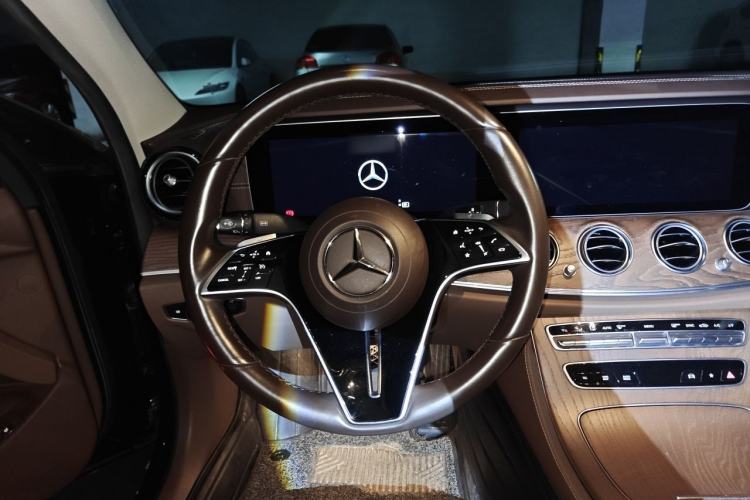 Used Mercedes-Benz E-Class 2021 Restyled E 300 L Luxury Edition Steering Wheel