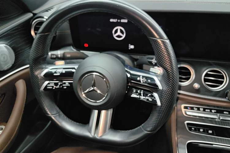 Used Mercedes-Benz E-Class 2021 E 260 Luxury Sports Edition Steering Wheel