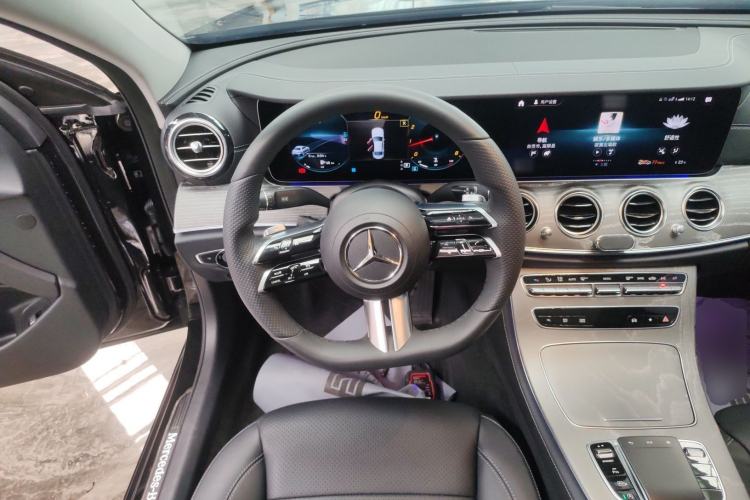 Used Mercedes-Benz E-Class 2021 Restyled E 300 L Sporty and Stylish Edition Steering Wheel