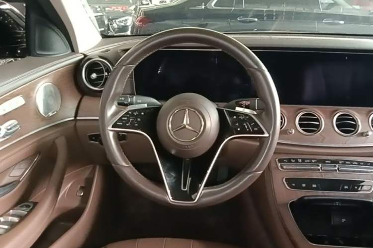 Used Mercedes-Benz E-Class 2021 Restyled E 300 L Luxury Edition Steering Wheel