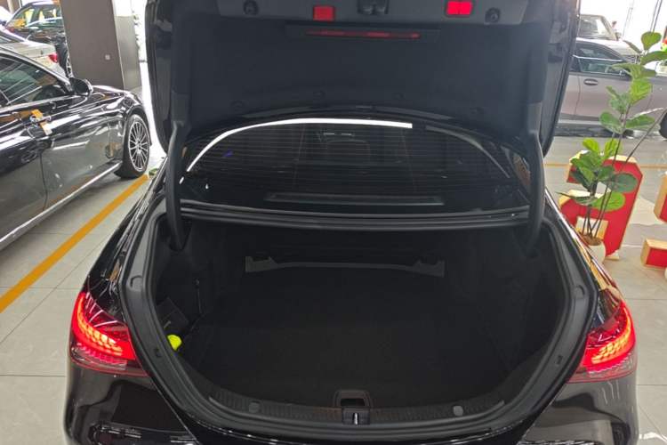 Used Mercedes-Benz E-Class 2021 Restyled E 300 L Sporty and Stylish Edition Trunk