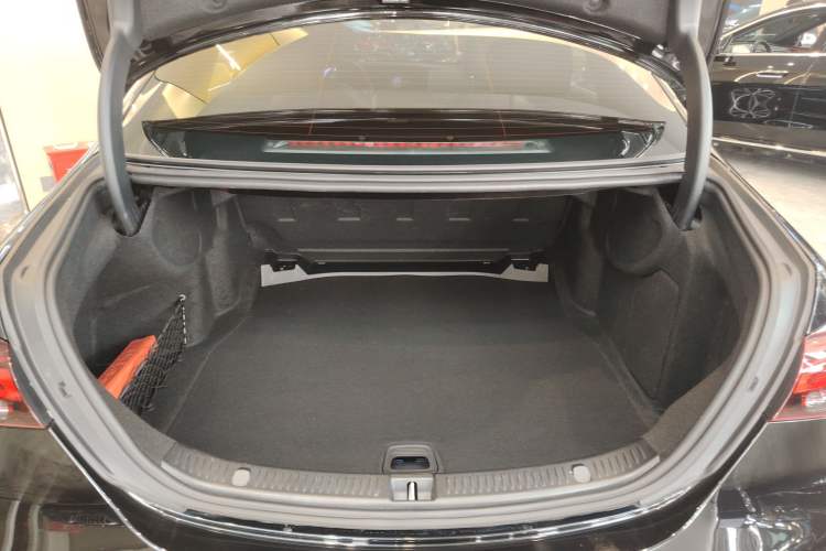 Used Mercedes-Benz E-Class 2021 Restyled E 300 L Sporty and Stylish Edition Trunk