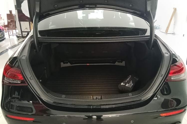 Used Mercedes-Benz E-Class 2021 Restyled E 300 L Sporty and Stylish Edition Trunk
