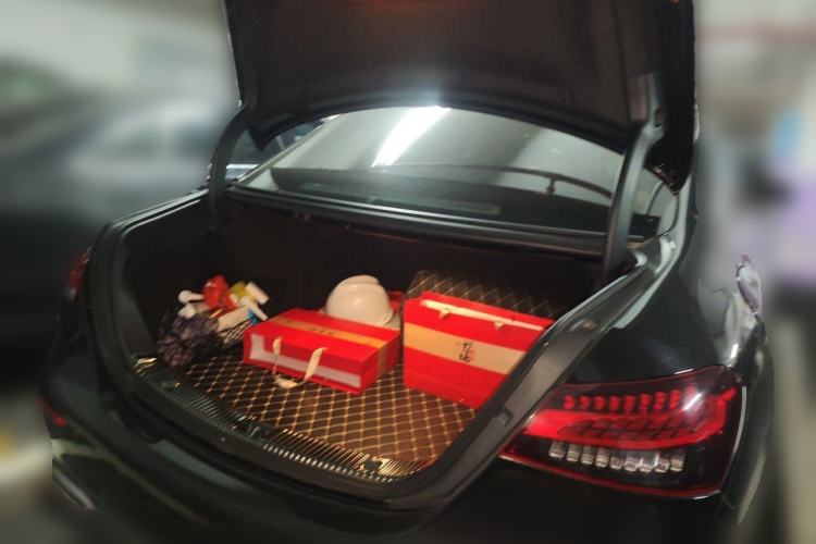 Used Mercedes-Benz E-Class 2021 E 300 L Premium Edition Trunk