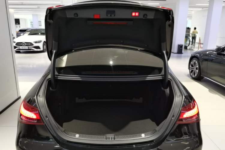 Used Mercedes-Benz E-Class 2021 Restyled E 300 L Sporty and Stylish Edition Trunk