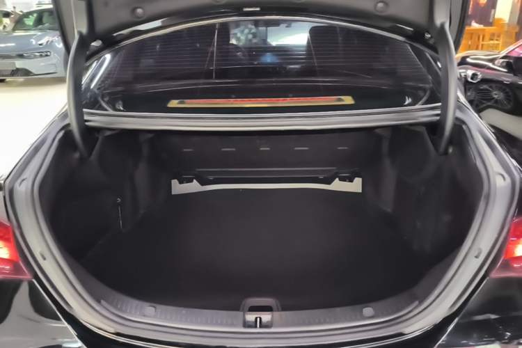 Used Mercedes-Benz E-Class 2021 Facelift E 260 L Trunk