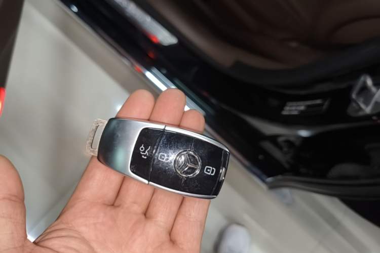 Used Mercedes-Benz E-Class 2021 Facelift E 300 L Stylish Edition Vehicle Key