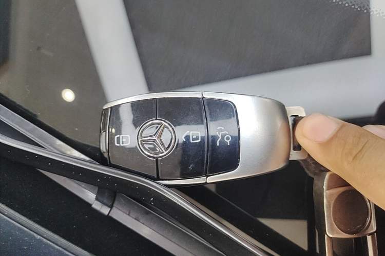 Used Mercedes-Benz E-Class 2021 Facelift E 300 L Stylish Edition Vehicle Key