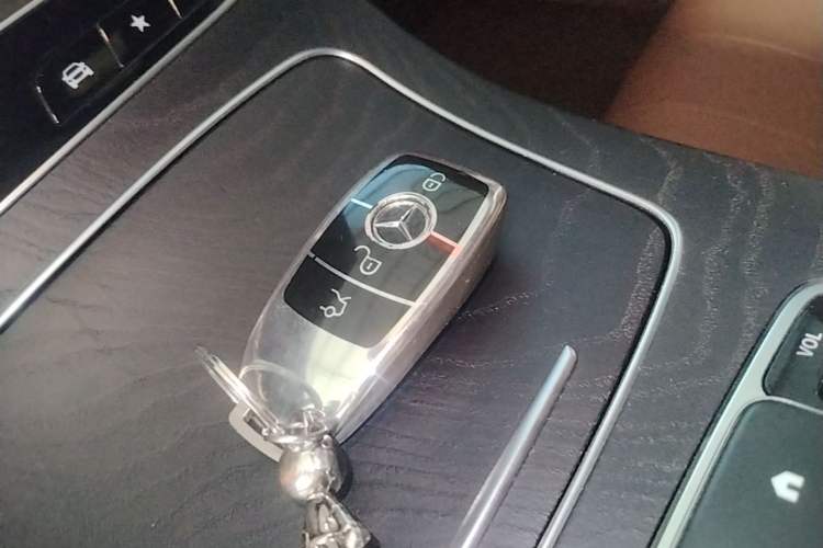 Used Mercedes-Benz E-Class 2021 Updated E 260 Fashion Sport Edition Vehicle Key