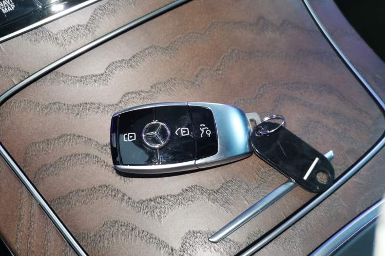 Used Mercedes-Benz E-Class 2021 Facelift E 300 L Stylish Edition Vehicle Key