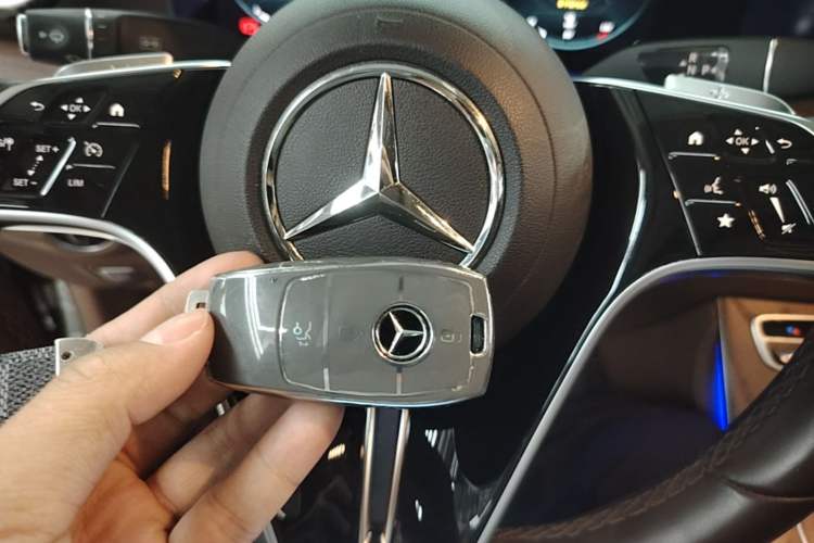 Used Mercedes-Benz E-Class 2021 Facelift E 300 L Stylish Edition Vehicle Key