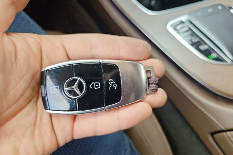 Used Mercedes-Benz E-Class 2021 E 300 L Premium Edition Vehicle Key