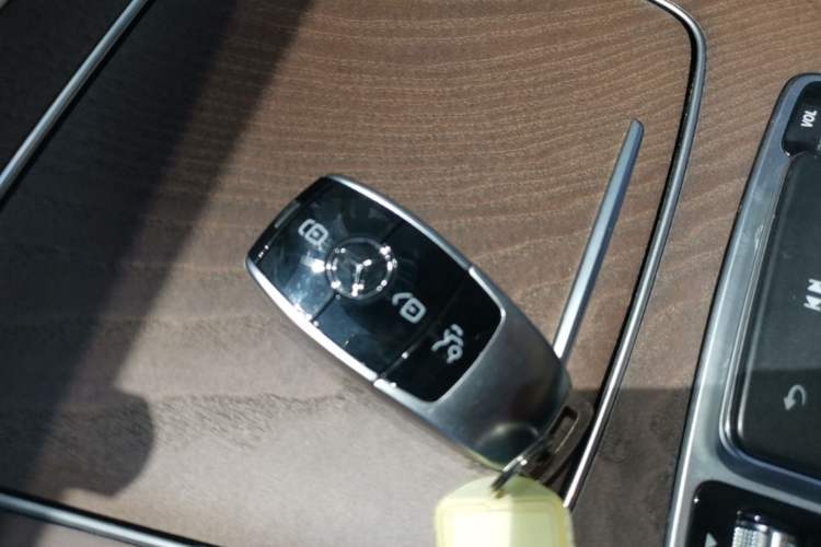 Used Mercedes-Benz E-Class 2021 Facelift E 300 L Stylish Edition Vehicle Key