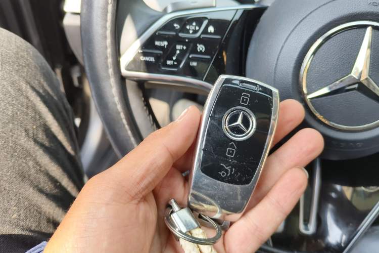 Used Mercedes-Benz E-Class 2021 Facelift E 300 L Stylish Edition Vehicle Key