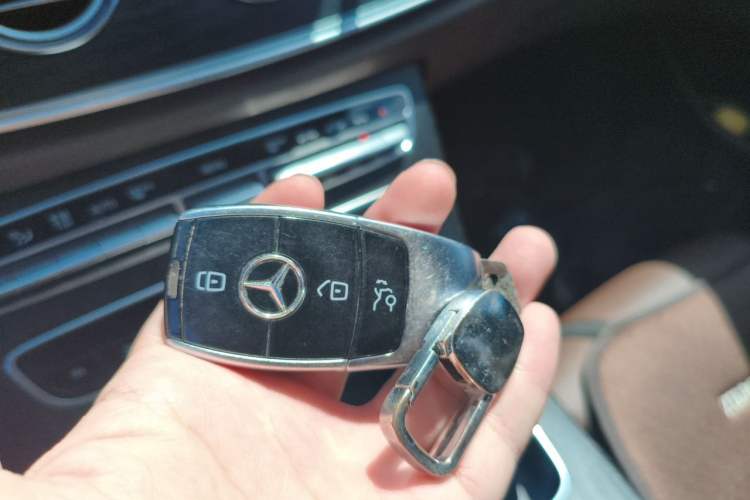 Used Mercedes-Benz E-Class 2021 Restyled E 300 L Sporty and Stylish Edition Vehicle Key