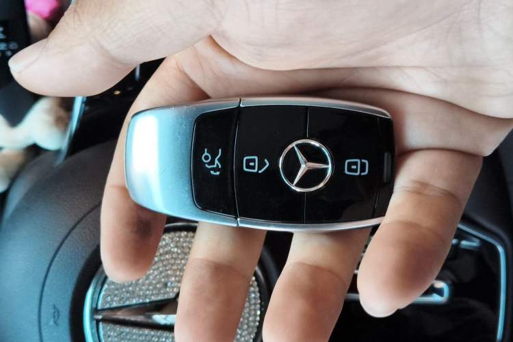 Used Mercedes-Benz E-Class 2021 Facelift E 300 L Stylish Edition Vehicle Key