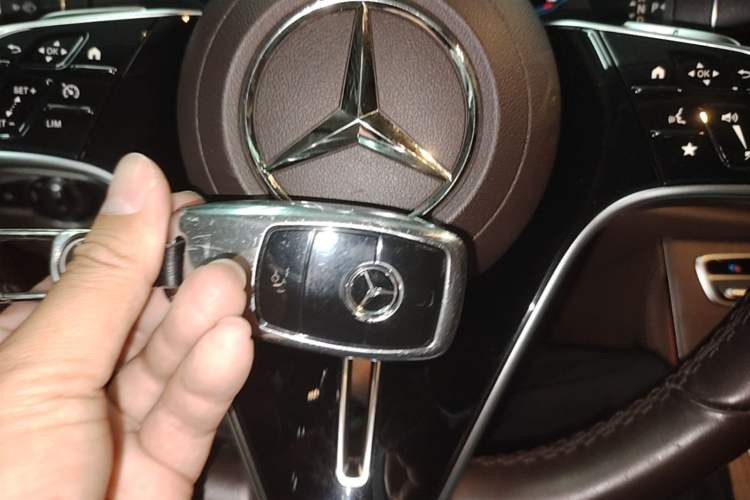Used Mercedes-Benz E-Class 2021 Facelift E 300 L Stylish Edition Vehicle Key