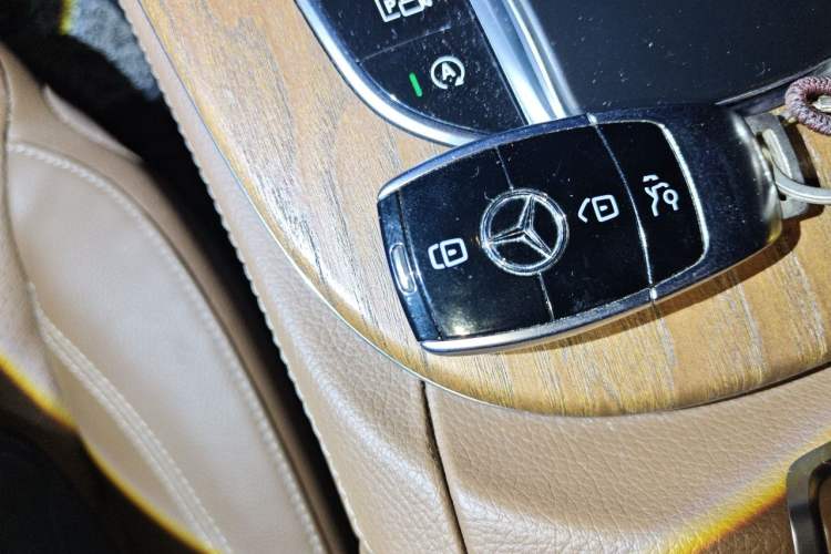 Used Mercedes-Benz E-Class 2021 Facelift E 300 L Stylish Edition Vehicle Key