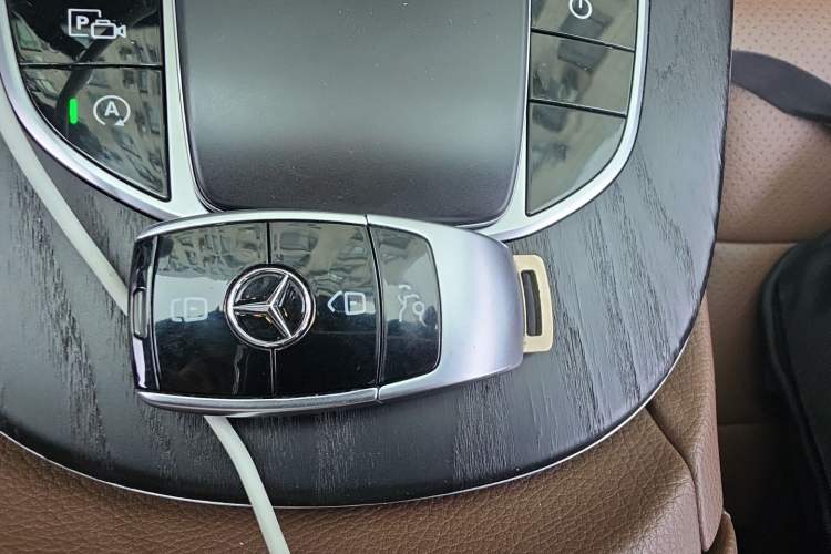 Used Mercedes-Benz E-Class 2021 Restyled E 300 L Sporty and Stylish Edition Vehicle Key