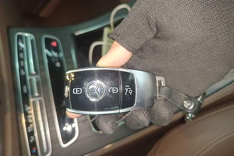 Used Mercedes-Benz E-Class 2021 Restyled E 300 L Sporty and Stylish Edition Vehicle Key